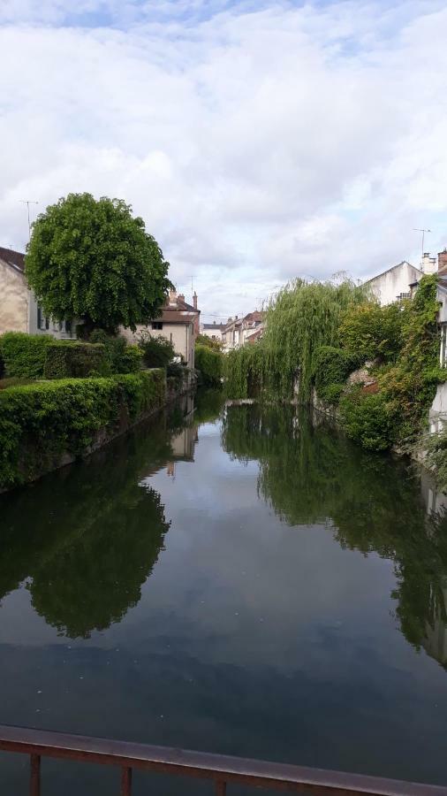 La Maison Rose: Lieu Atypique Hotel Nemours Bagian luar foto