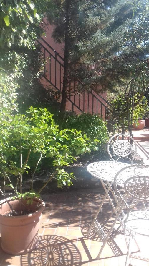 La Maison Rose: Lieu Atypique Hotel Nemours Bagian luar foto